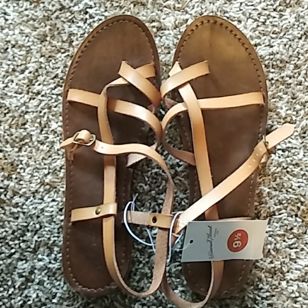 Universal Thread Sandals